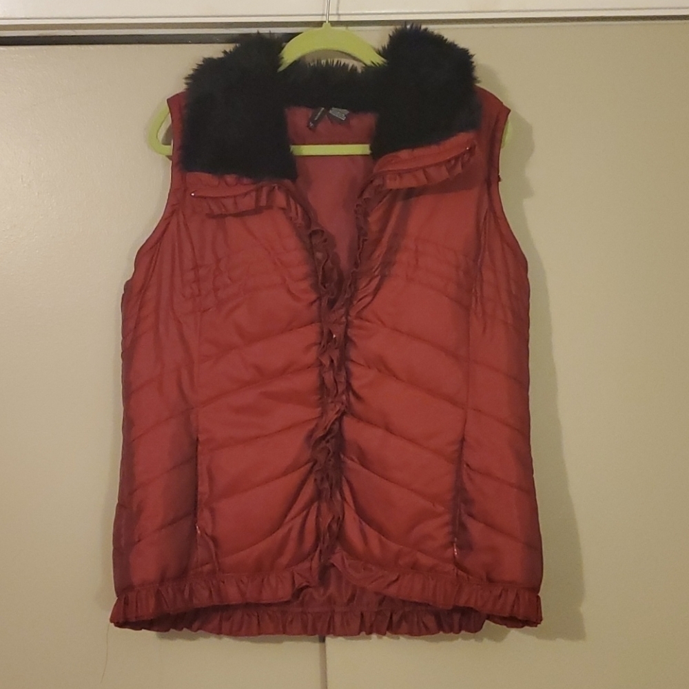 New directions faux fur puffy vest sz XL
